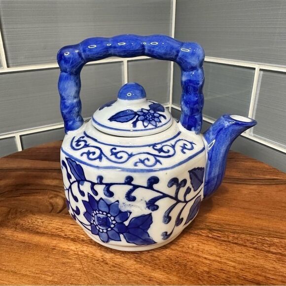 Bombay Company Chinoiserie Teapot Decorative Use Blue White Asian Floral Vintage - Picture 1 of 7